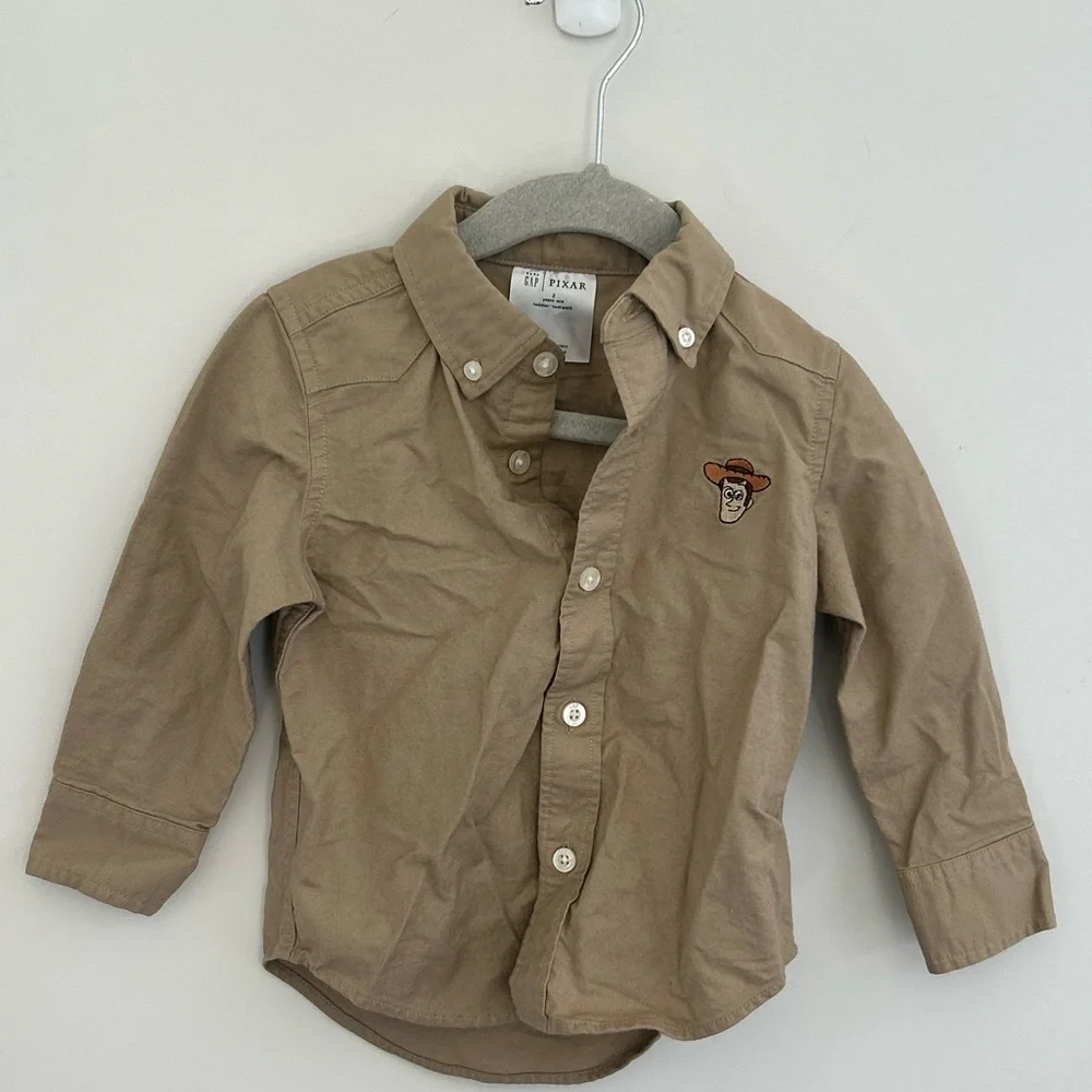 Gap × Disney Baby & Toddler Oxford Shirt with Woody Embroidery - Picture 2 of 6